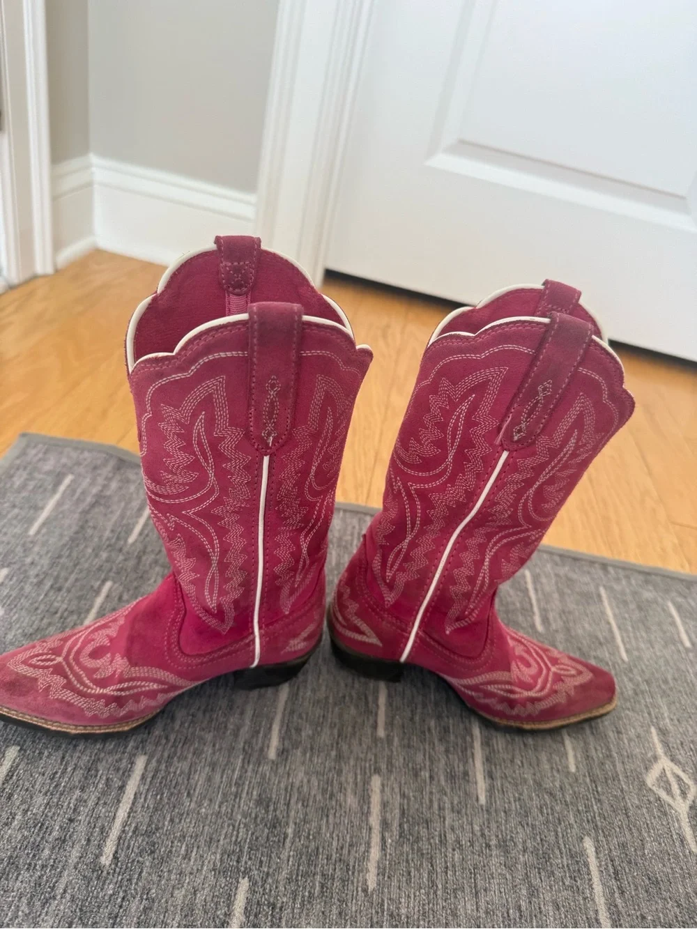 Ariat Youth Girl's Casanova Haute Pink Suede Western Boot size 11 little kids.